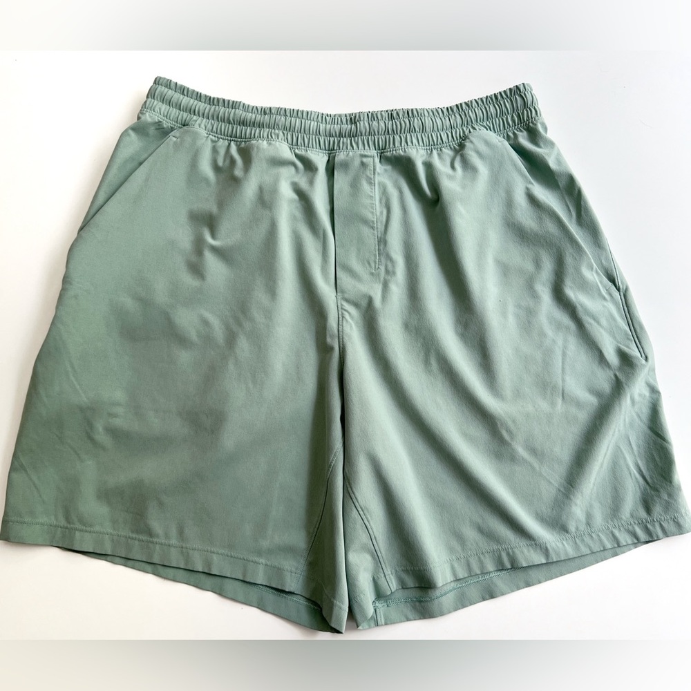 Men’s Lululemon Pace Breaker athletic short - size large